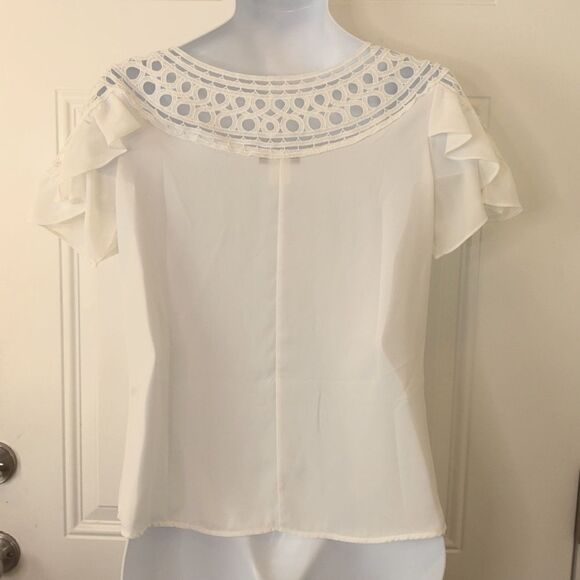 April White blouse with lace and short fluttered and ruffled sleeves - Picture 7 of 12